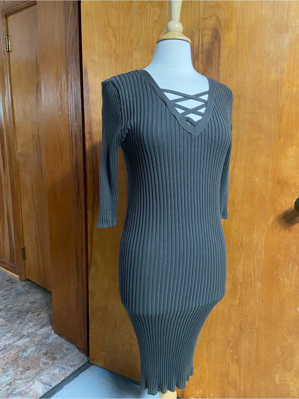 TAKEOUT Bodycon Olive Green Ribbed V-Neck Crisscross Midi Dress L